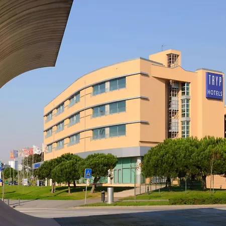 Отель Tryp By Wyndham Porto Expo Леса-да-Палмейра