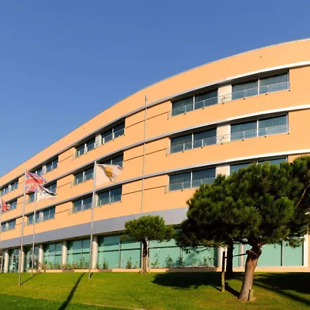 Отель Tryp By Wyndham Porto Expo Леса-да-Палмейра