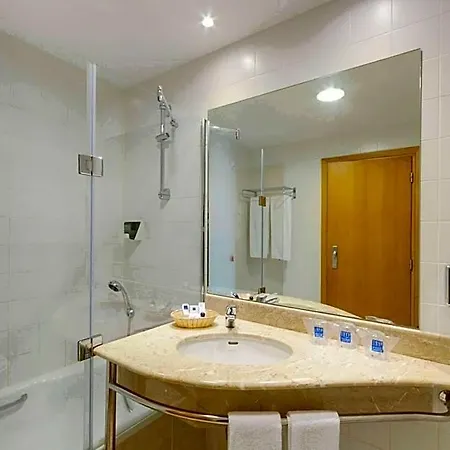 Tryp By Wyndham Porto Expo Szálloda 4*