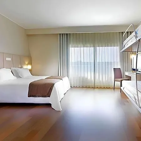 Tryp By Wyndham Porto Expo Szálloda 4*
