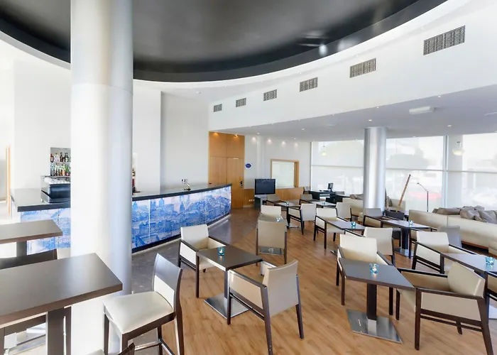 Hotel Tryp By Wyndham Porto Expo 4*