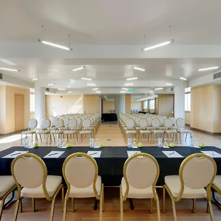 Hotel Tryp By Wyndham Porto Expo 4*