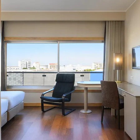 Hotel Tryp By Wyndham Porto Expo 4*