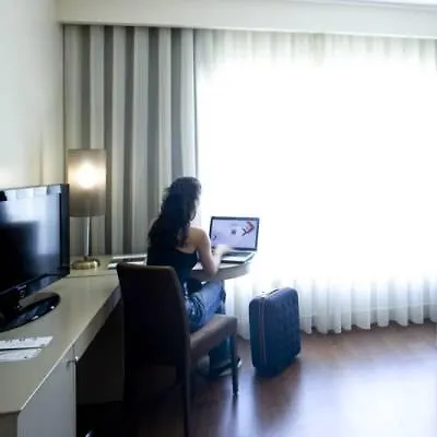 Hotel Tryp By Wyndham Porto Expo 4*